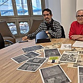 Antonio Arjona and Antonio Ruiz at SUR's headquarters in Malaga, showing materials they have gathered from their time as anti-conscriptuon activists.