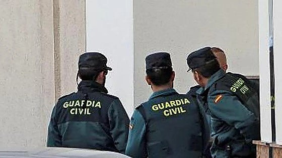 Mijas gender-based violence: woman escapes alleged assault by breaking bottle over man's head