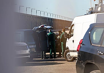 Guardia Civil officers during an exercise at the Levante dock in Malaga on Wednesday morning.