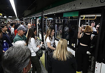 Overcrowded metro train in Malaga during one of the recent strike days.