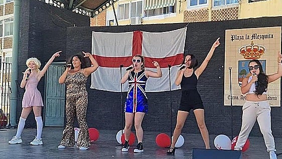 Arroyo de la Miel goes red and white for St George