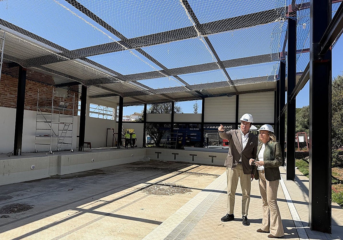 The roof is now going on Las Chapas swimming pool in Marbella