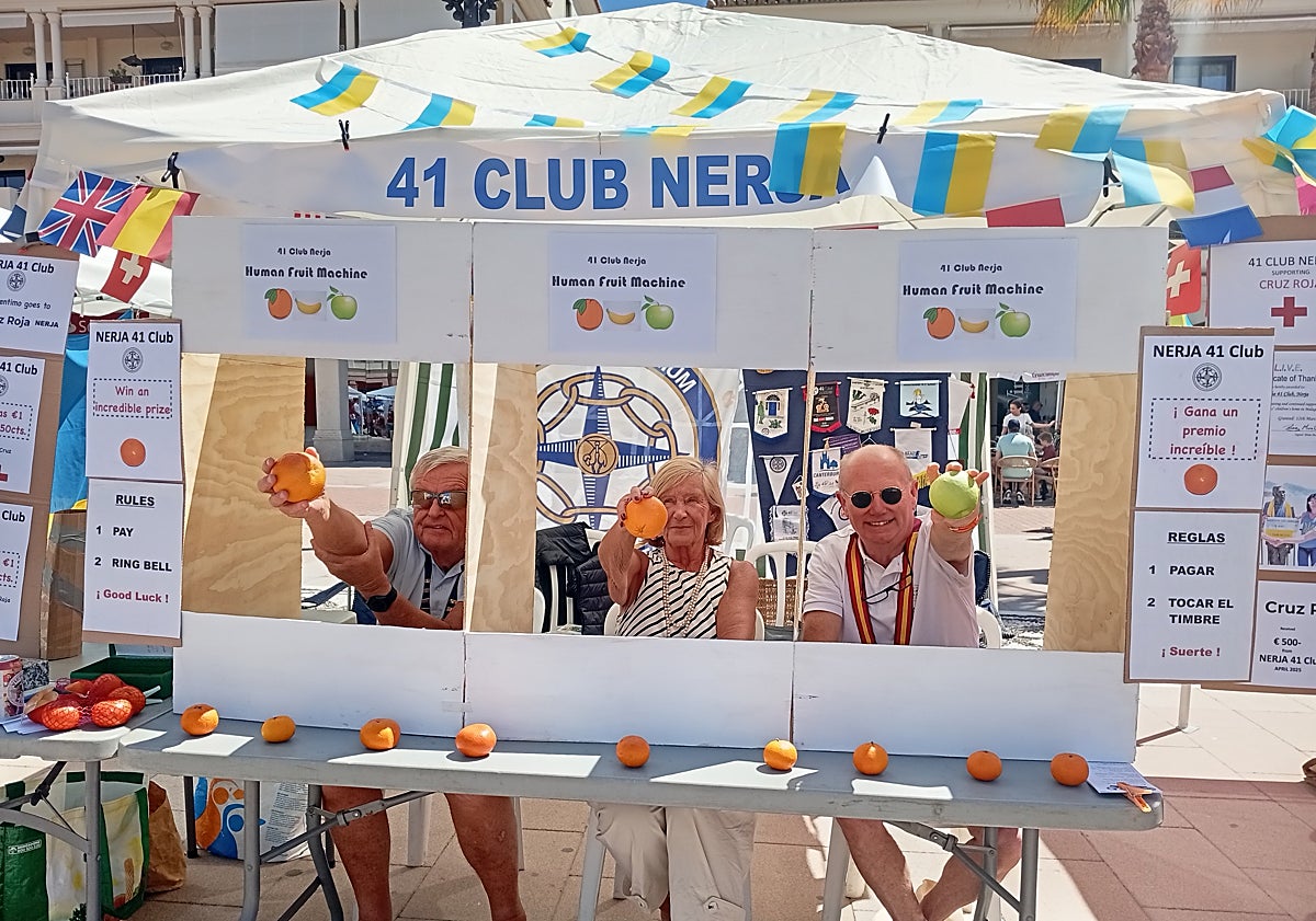 Imagen principal - 41 Club human fruit machine; Amijara Bowls Club; AVISA volunteers