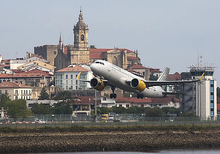Spain's air transport sector rules out cancellations but recommends buying tickets in advance