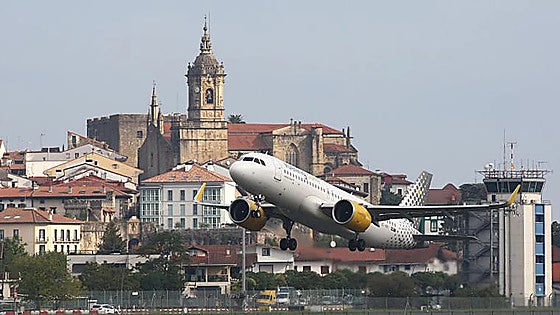 Spain's air transport sector rules out cancellations but recommends buying tickets in advance