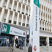Archive photo of the justice headquarters in Malaga.