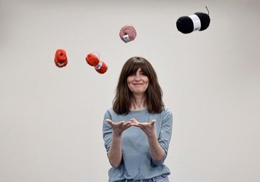 The Malaga teacher using knitting to reclaim time and calm in the cancer wards