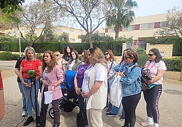 The organisers of the demonstration in Malaga speaking before the press.