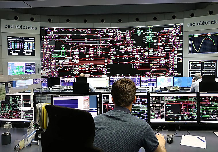 Spain's electricity sector reviews system's operating costs one year after blackout