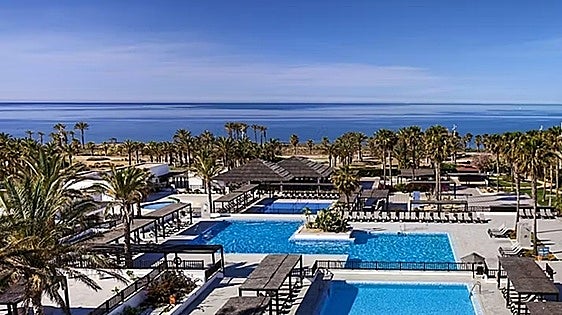 Why are there so few five-star hotels in Almeria province?