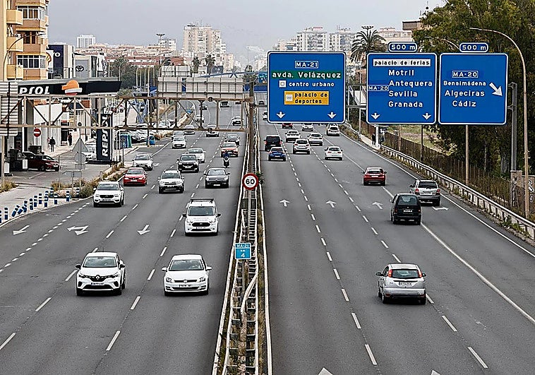 Malaga city council to repair potholes on MA-21 road: which bus lines will this impact?