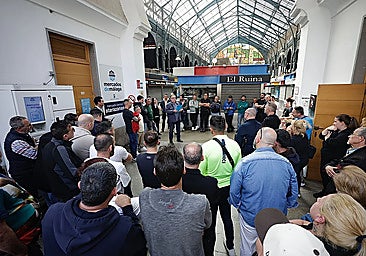 Atarazas stallholders during the meeting in Malaga on Tuesday.