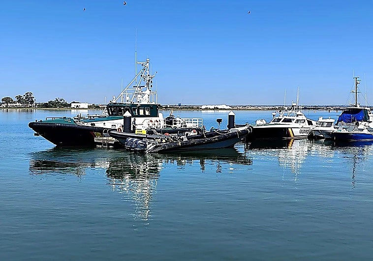 Narco-boat with 4,000 kilos of hashish intercepted in dangerous chase 42 miles from Punta Umbria