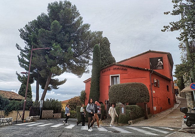 The hotel where Picasso stayed in 1936.
