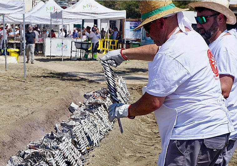 More than 600 kilos of sardines were cooked on the beach.