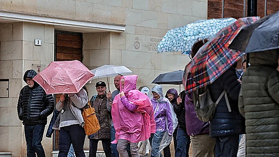 Archive photo of visitors walking in the rain in Malaga city centre.