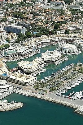 Aerial view of the Benalmádena marina and its surroundings.