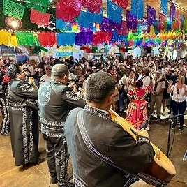 Hundreds of people packed the casetas to enjoy live music and folklore shows.