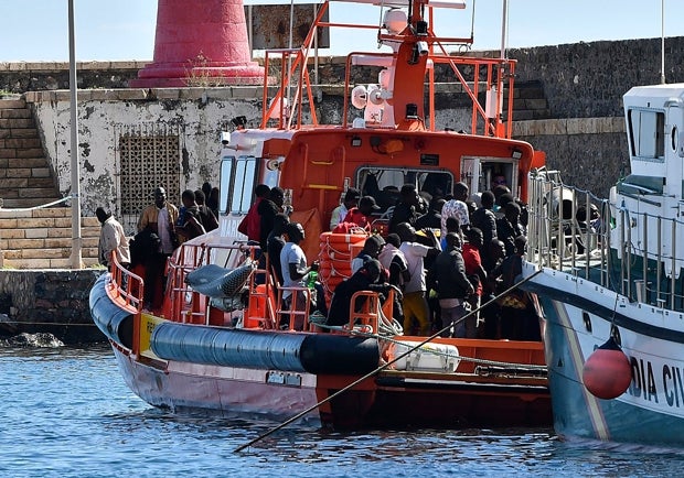 21 migrants rescued and seven bodies found in sea off Almeria