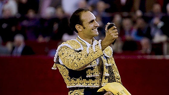 Spanish bullfighter rushed to hospital after falling into feed grinder at rural property