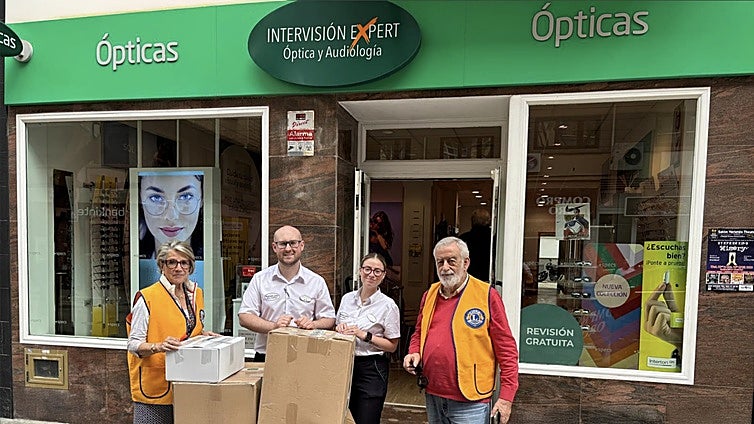 Fuengirola optical centre donates 4,000 pairs of preowned glasses to the Lions Clubs España