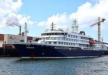 British doctor evacuated to Netherlands as 'Rat Virus' cruise prepares for tense Tenerife arrival
