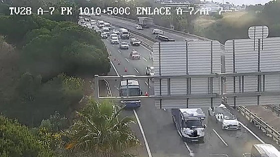 Malaga traffic: bus breakdown on A-7 motorway has been disrupting traffic since Wednesday