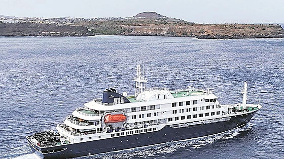 Spain hantavirus management: cruise ship passengers will arrive in five-people boats before heading to the airport