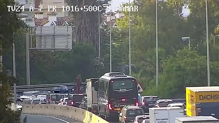 Fuengirola traffic: collision between two vehicles causes traffic disruptions on A-7 motorway during rush hour