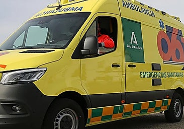 Archive photo of a 061 ambulance in Malaga province.
