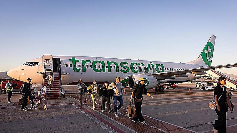 Plans for two weekly flights from Granada to London and Warsaw from winter 2026