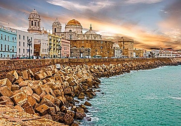 This Spanish city has the most beautiful promenade in Europe and looks just like Cuba