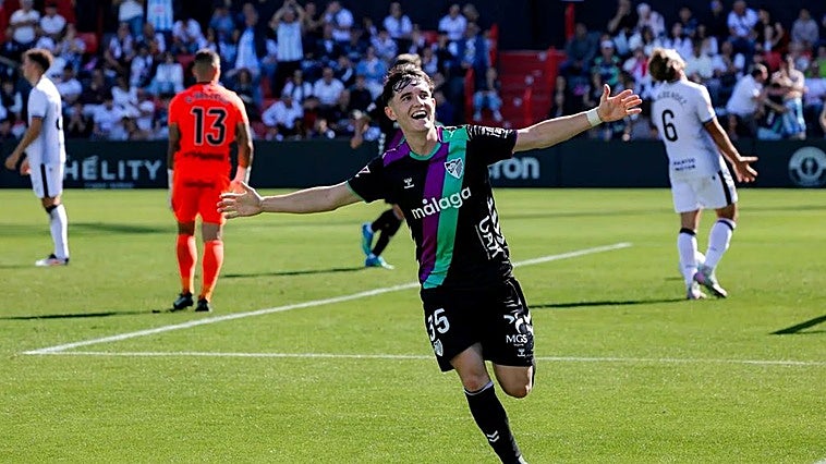 Convincing away victory keeps Malaga CF on track for the play-offs