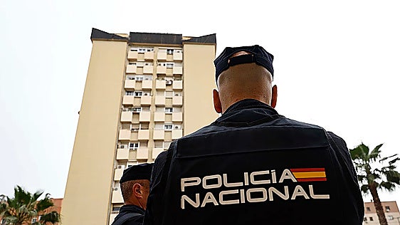 Costa del Sol 112: man stabs beach bar waiter with screwdriver and threatens to kill those present