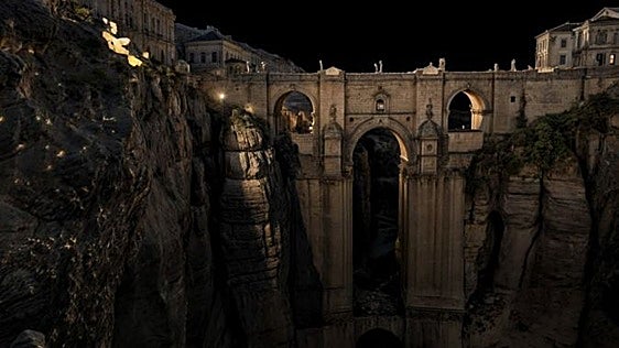 Ronda's New Bridge, floodlit by the system soon to be replaced.