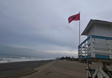 Swimming ban: the red flag at Los Alamos beach has been flying since 24 April.