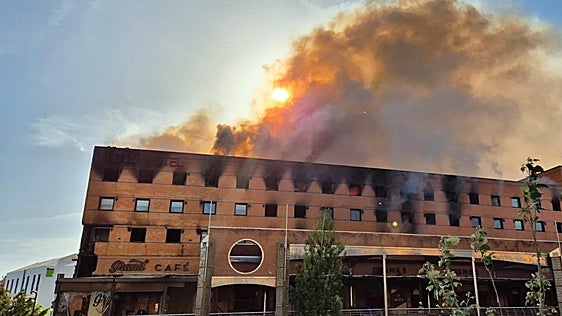 Fire at Malaga's Ibis hotel flares up again, with the entire building now affected