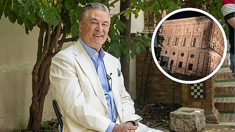 Alec Baldwin visits the Alhambra at night: 'I love Granada'