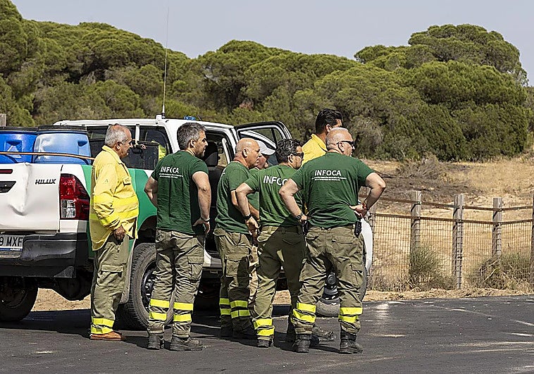 Members of the Andalusian Infoca fire prevention team in the Doñana National Park.