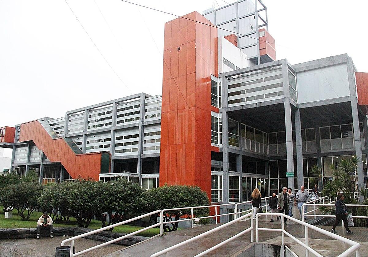 Investigation launched after hospital psychiatric patient allegedly disconnects man from ventilator