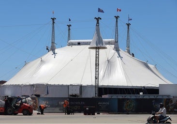 The Big Top, with a capacity of 2,500 spectators, is already standing.