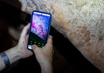 Small hand discovered in the cave; on the left, the painting after passing through an image-processing tool.