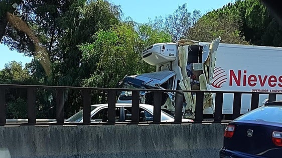 A collision between two lorries in Marbella causes eight kilometres of traffic jams on the A-7