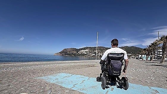 Four new lifeguards for people with reduced mobility on Almuñécar beaches