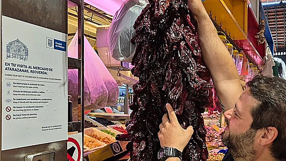 Malaga city council pleads for respect for Atarazanas market's work flow from tourists
