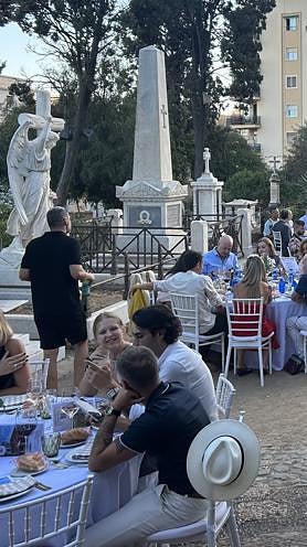 Imagen secundaria 2 - Malaga fundraiser held in English Cemetery gardens for St George’s Church restoration