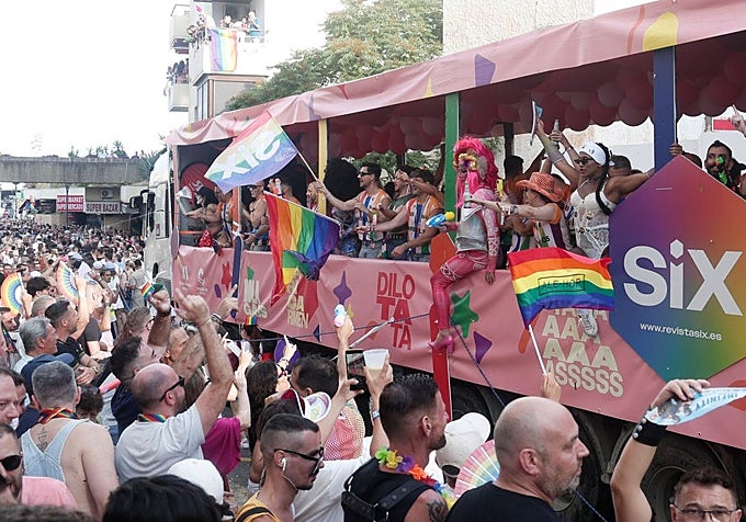 SUR's SIX float during Saturday's parade.