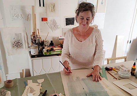 Imagen secundaria 1 - Top: Gema Martínez; Rosario Martín-Crespo: work by Gema Martínez