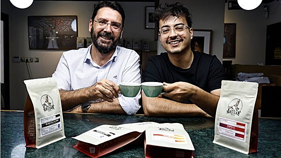 Malaga's landmark coffee roaster: father and son qualify for AeroPress national finals