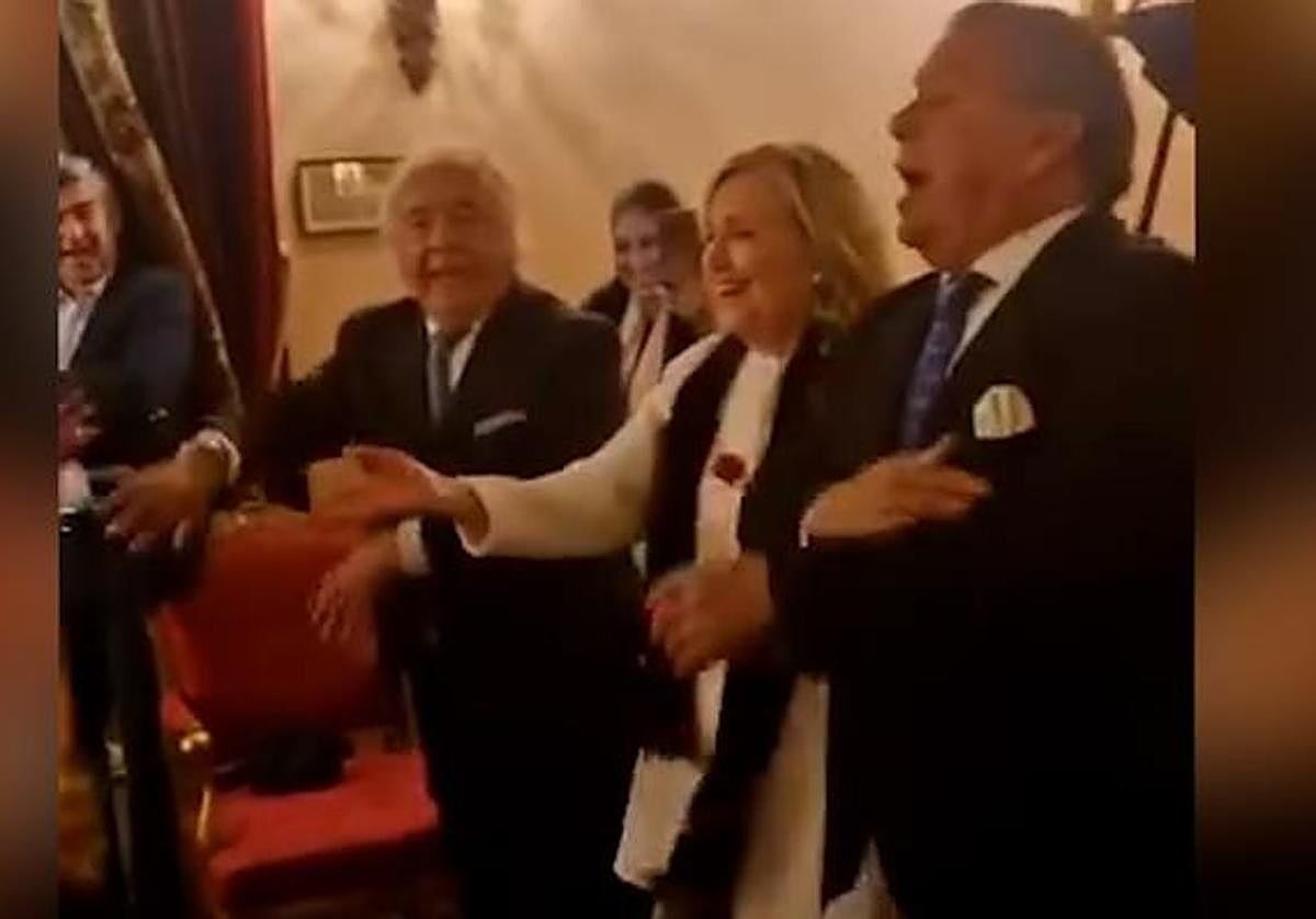 Hilary Clinton and Los del Río